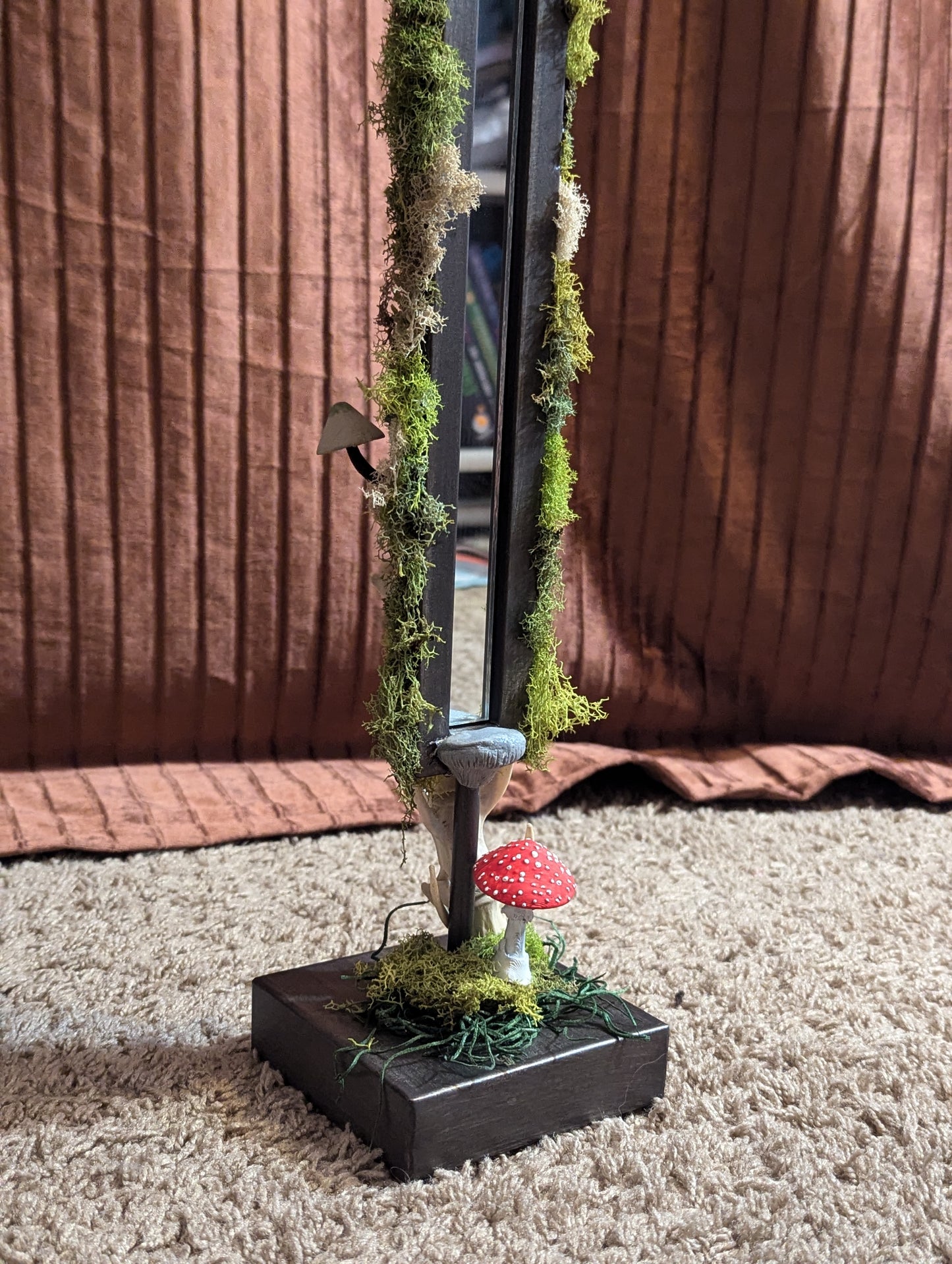 Lynx Spine Accent Mirror