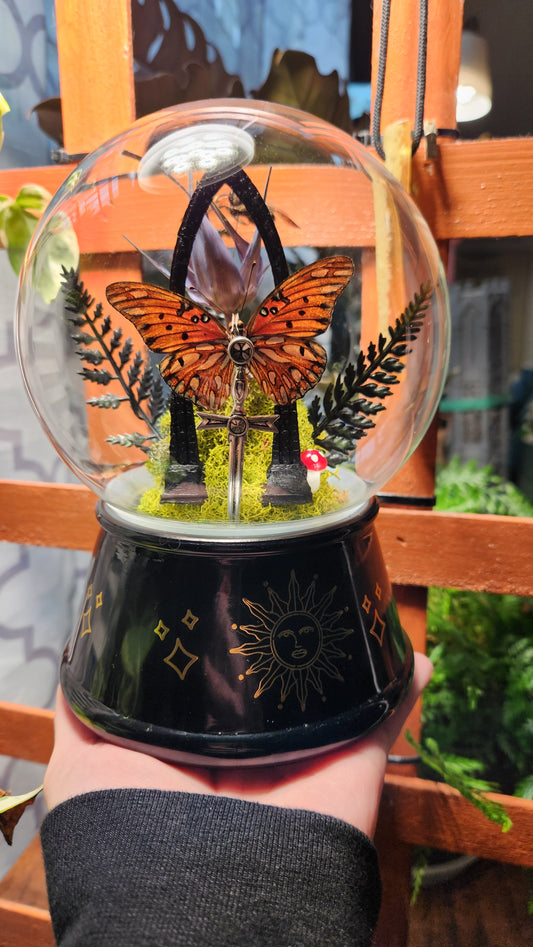Fritilliary globe