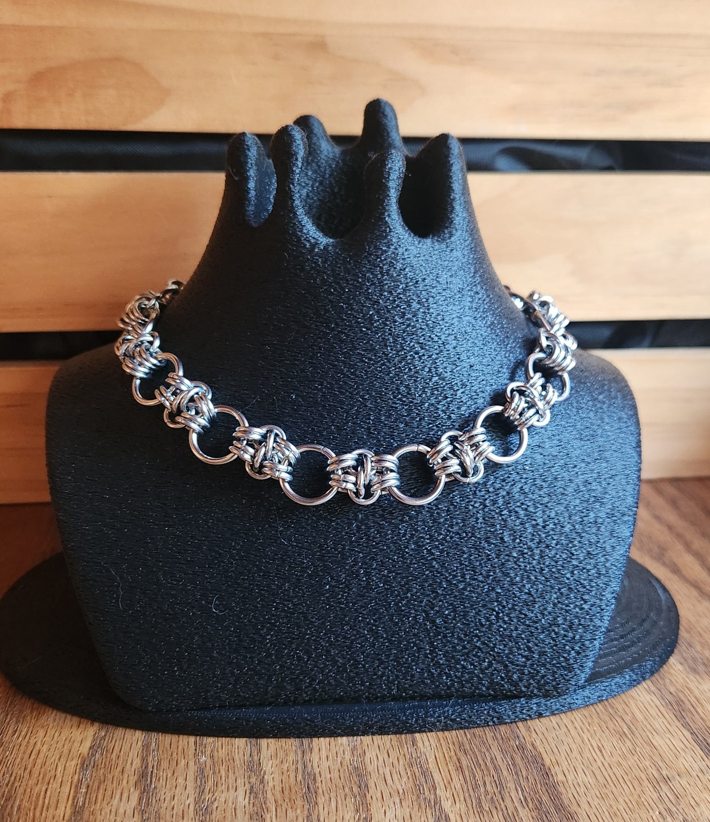 Large choker